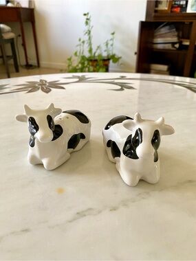 Food Network Stoneware Salt & Pepper Cows Ceramics